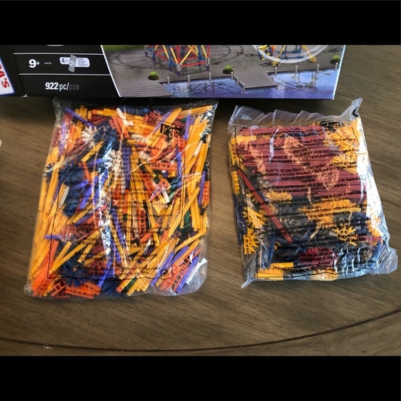 K'NEX Ferris Wheel 2-in-1 Build Set (922 PIECE) new- open box - Picture 3 of 7